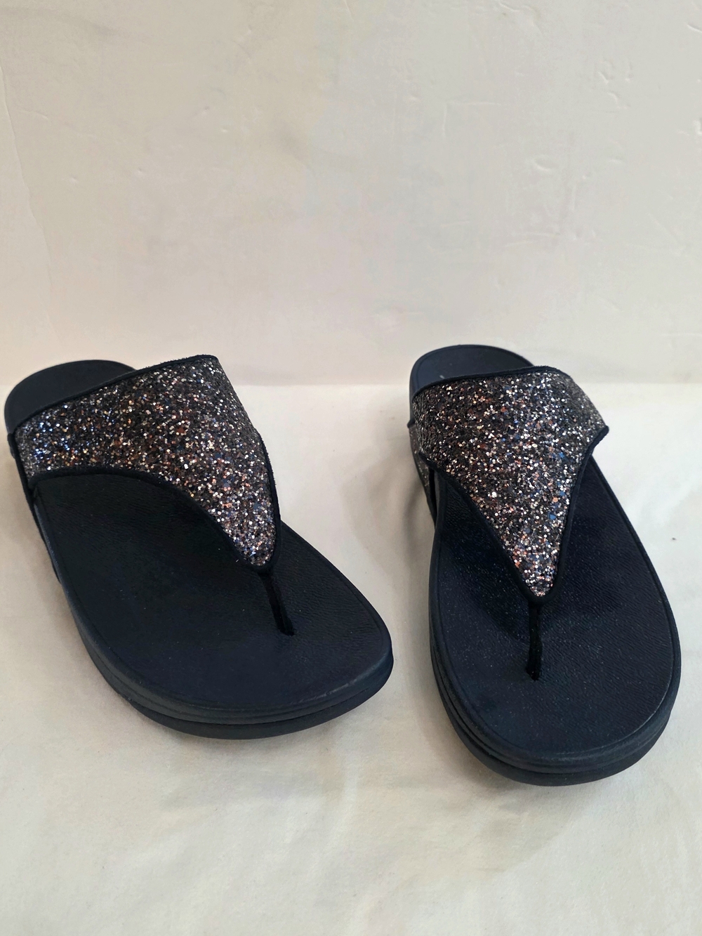 Fit Flop Lulu Glitter Sandals 10 Black Thong Comfort Cushion Arch Support Beachy